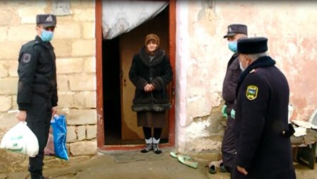 Xocalı rayon Polis Şöbəsinin əməkdaşları “Evdə qal” devizi altında aksiya keçirib
